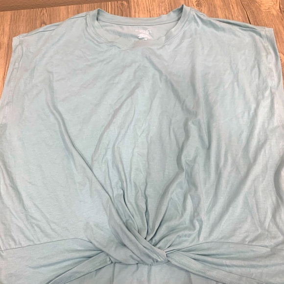 Rachel Roy Women’s Top with a knot in the front - Picture 5 of 5